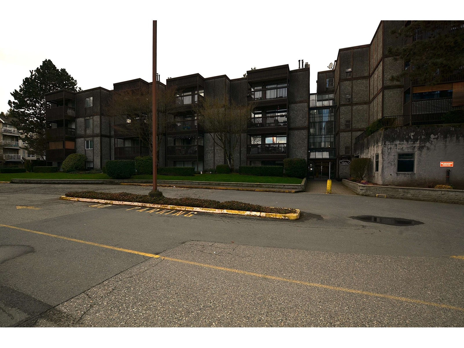 Photo 7 of 312 13501 96 Avenue, Surrey BC