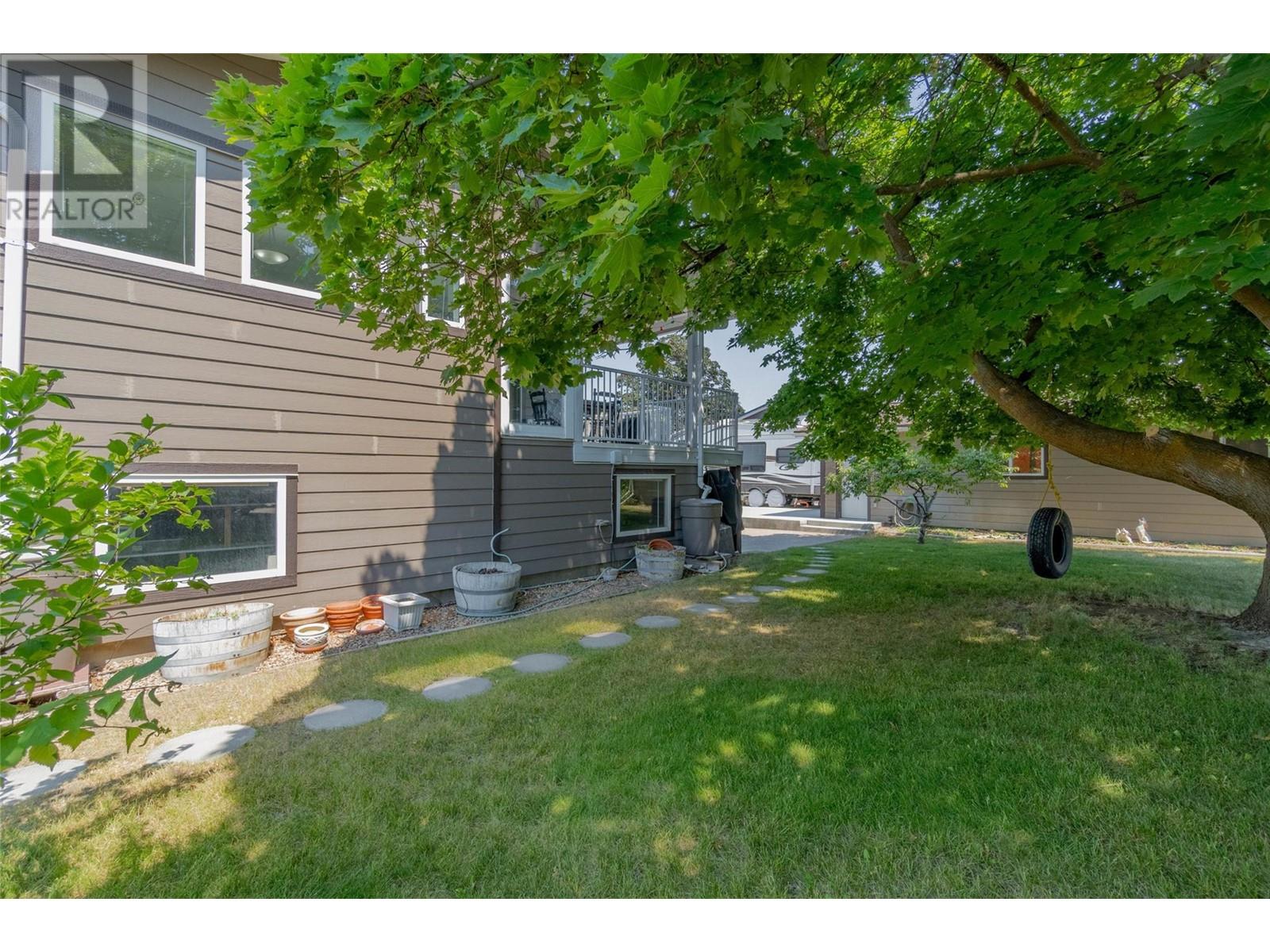  5913 Dividend Street, Oliver