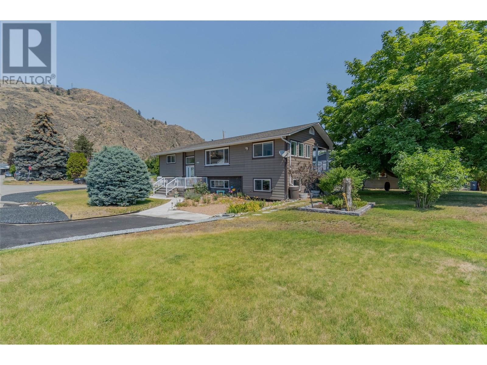 5913 Dividend Street, Oliver