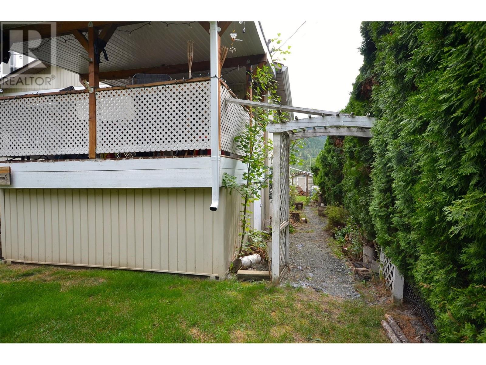 5787 Tuktakamin Road, Falkland
