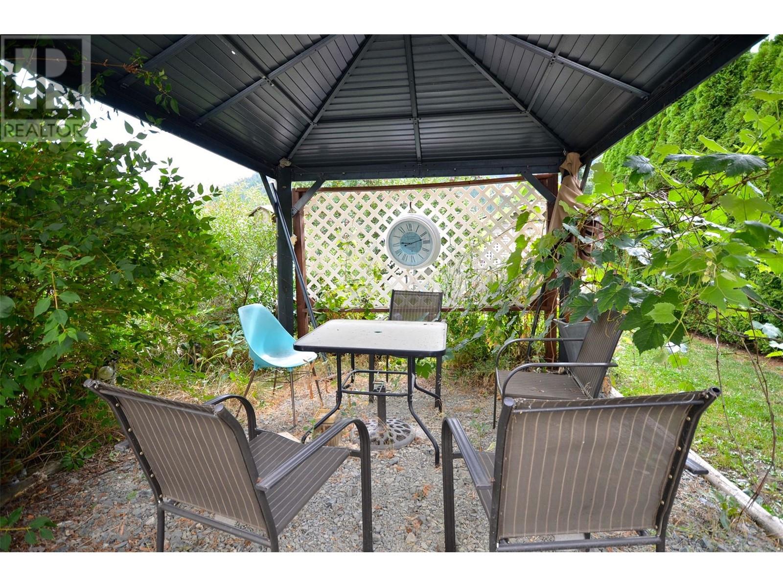 5787 Tuktakamin Road, Falkland