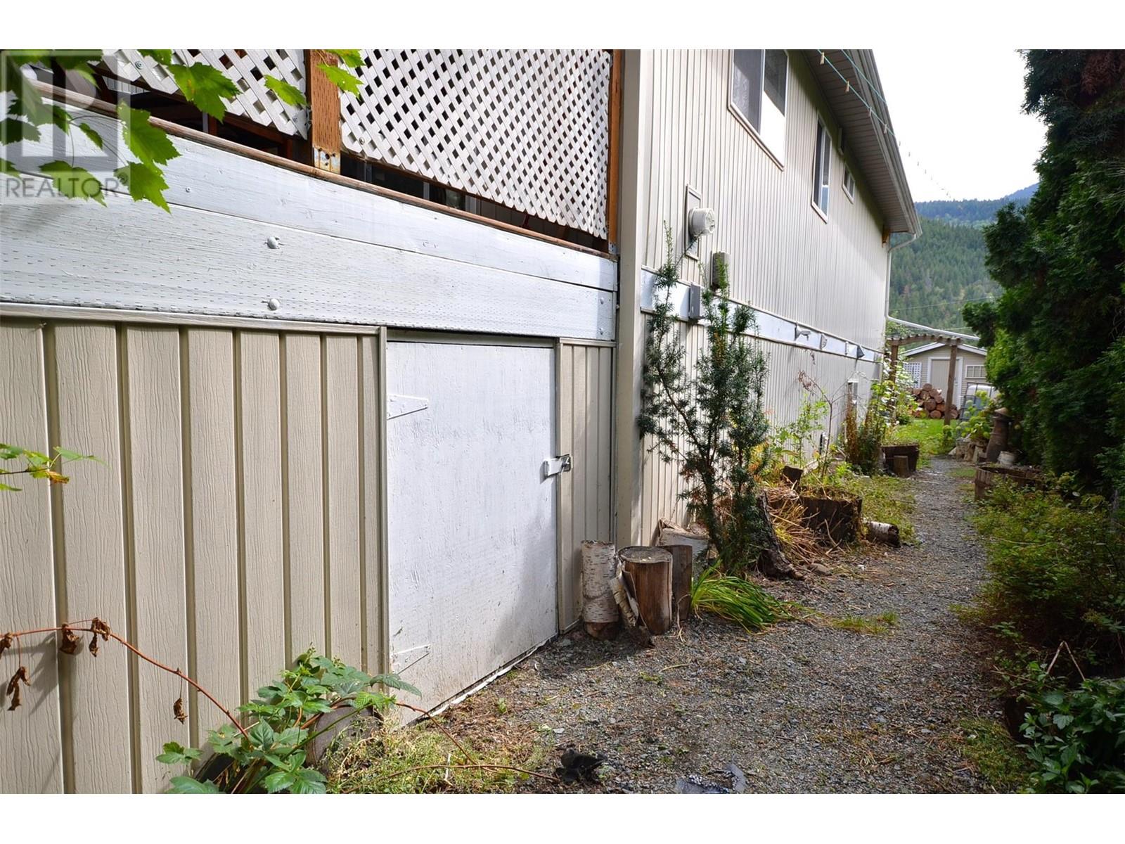 5787 Tuktakamin Road, Falkland