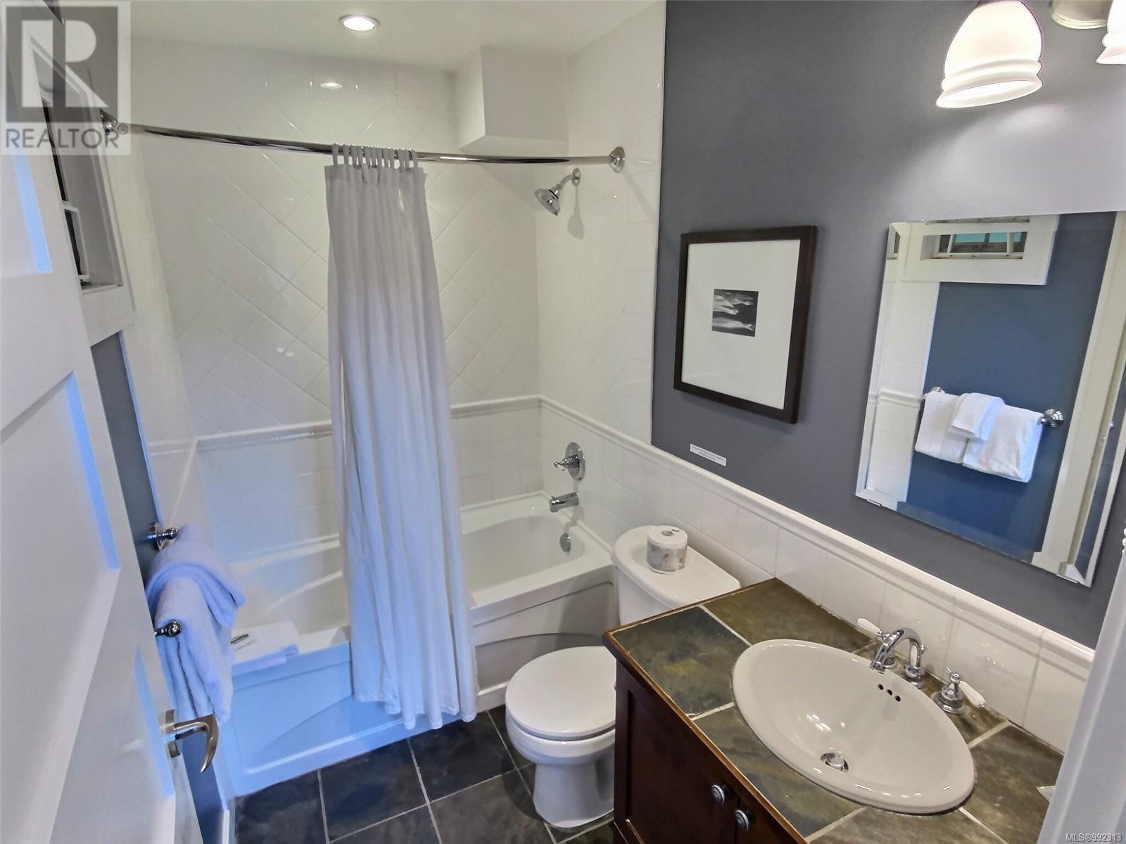 21D 2315 Mackinnon Rd, Pender Island
