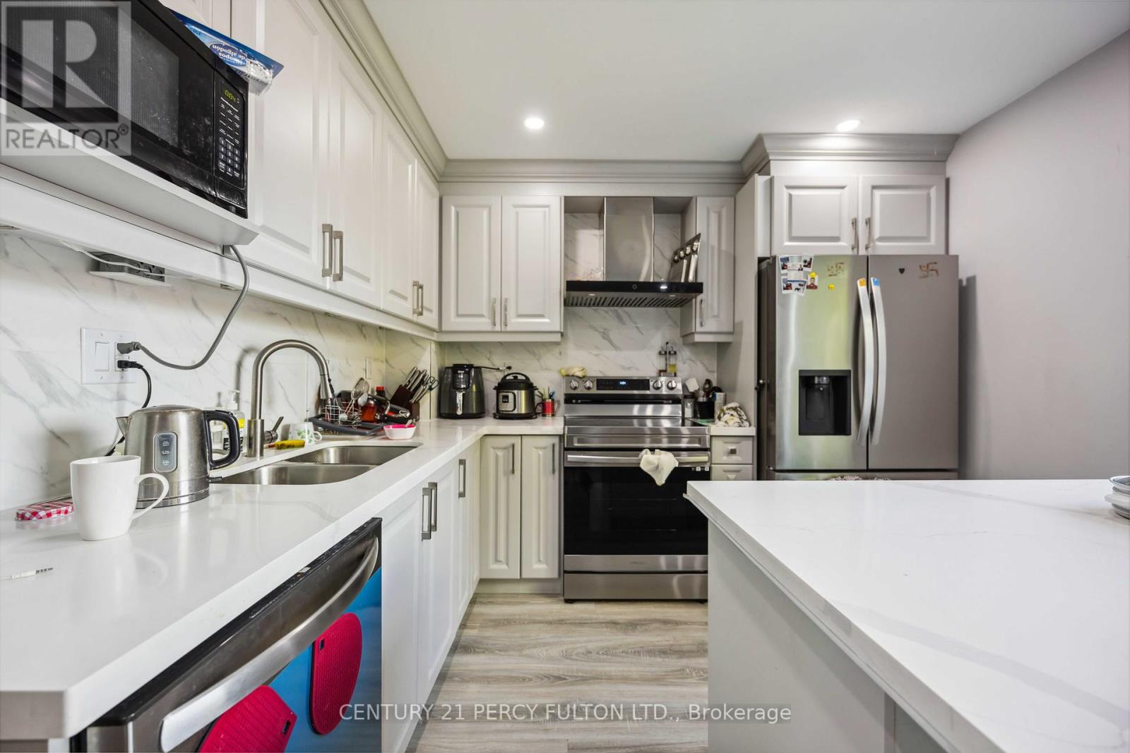 Photo 12 of 47 Woolenscote Circle, Toronto ON