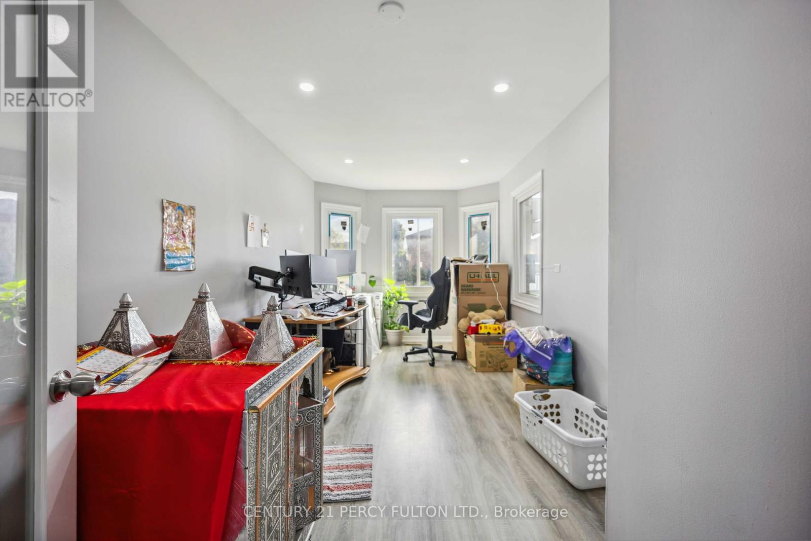 Photo 8 of 47 Woolenscote Circle, Toronto ON