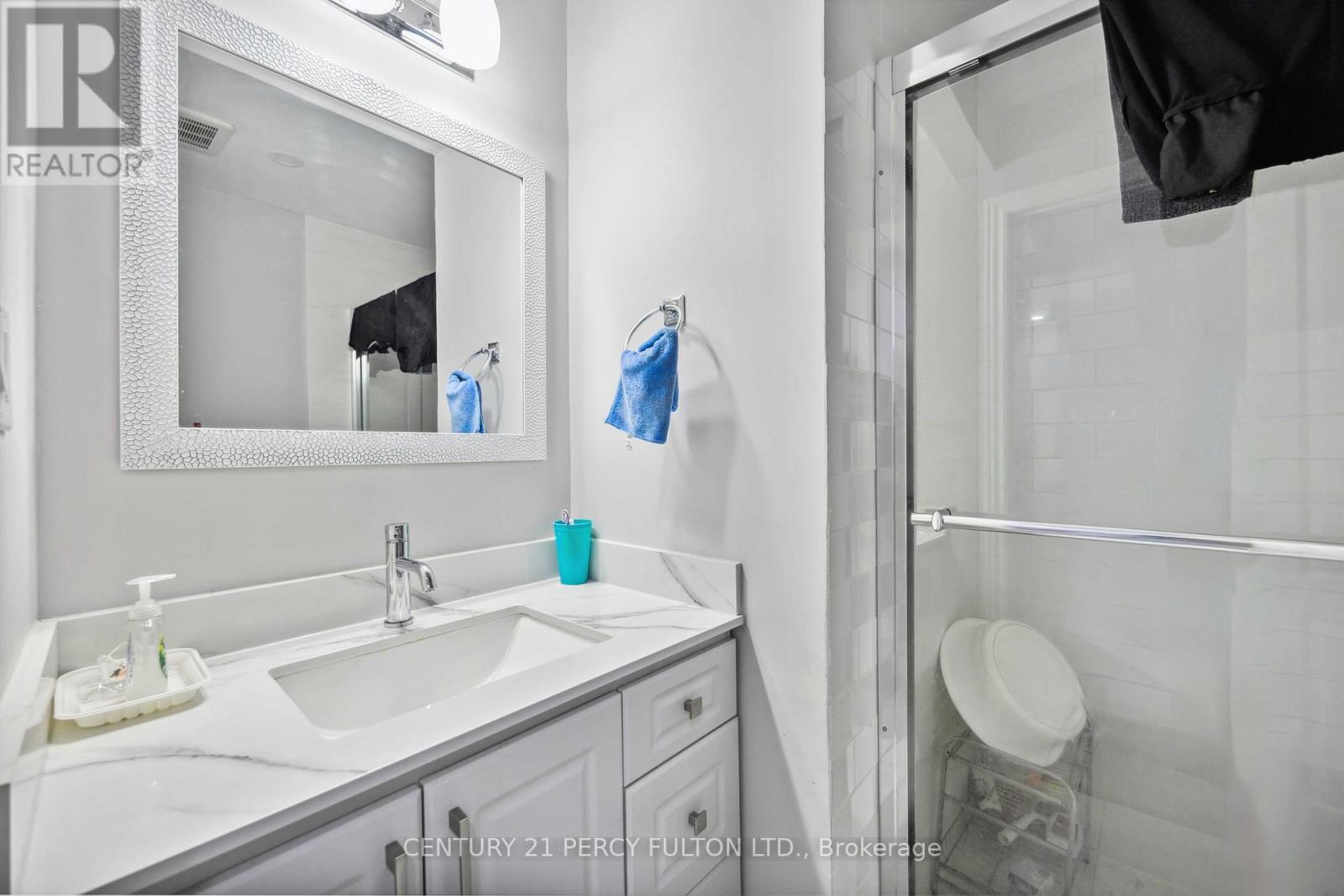 Photo 7 of 47 Woolenscote Circle, Toronto ON