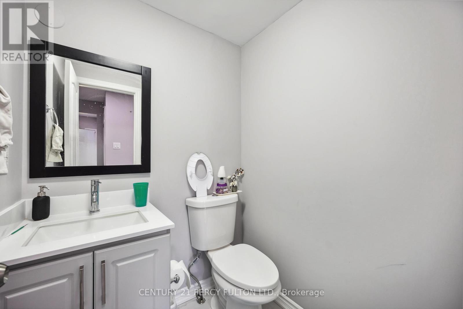 Photo 16 of 47 Woolenscote Circle, Toronto ON