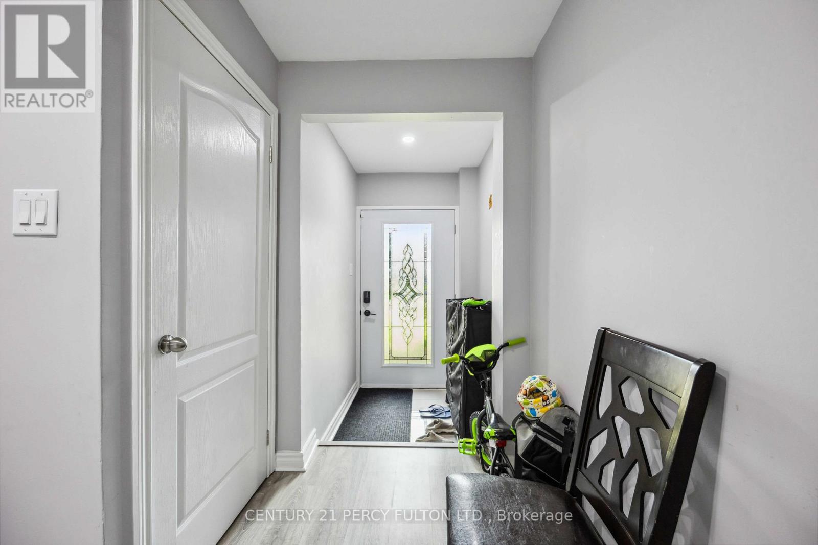 Photo 1 of 47 Woolenscote Circle, Toronto ON