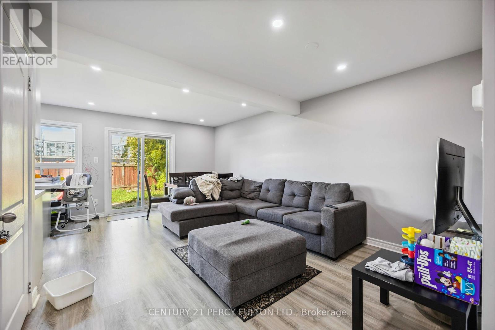 Photo 4 of 47 Woolenscote Circle, Toronto ON