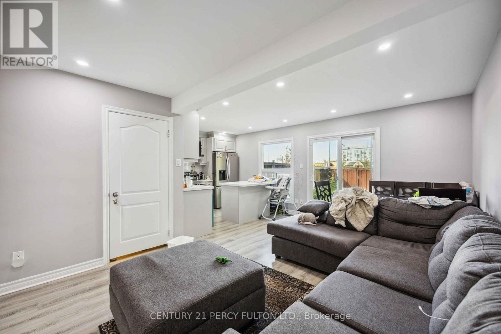 Photo 23 of 47 Woolenscote Circle, Toronto ON