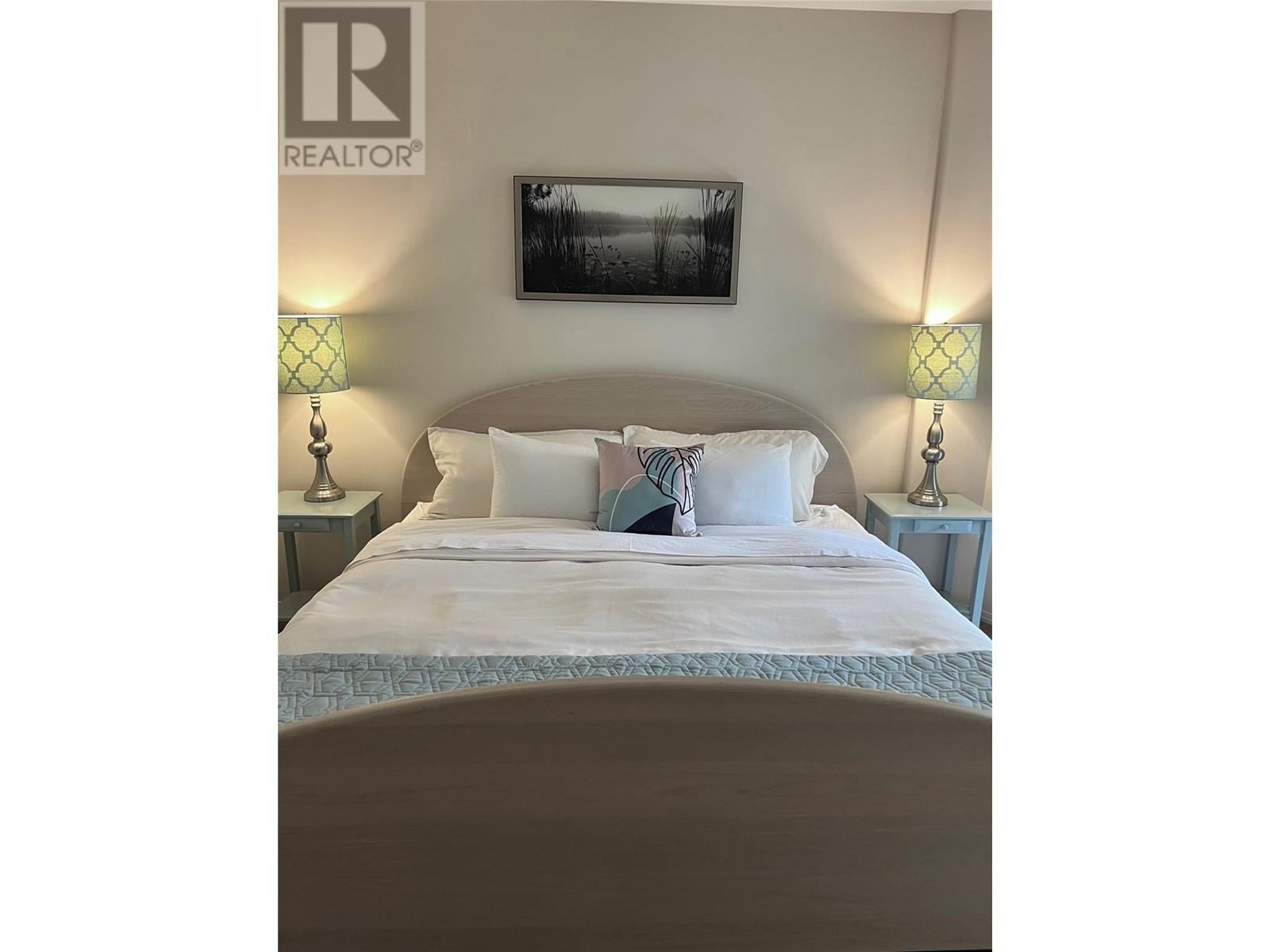 106 1088 Sunset Drive, Kelowna