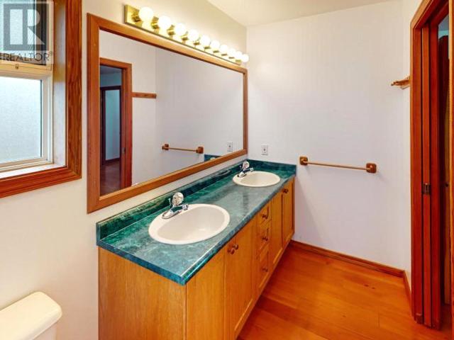 5877 SKEENA STREET, Powell River