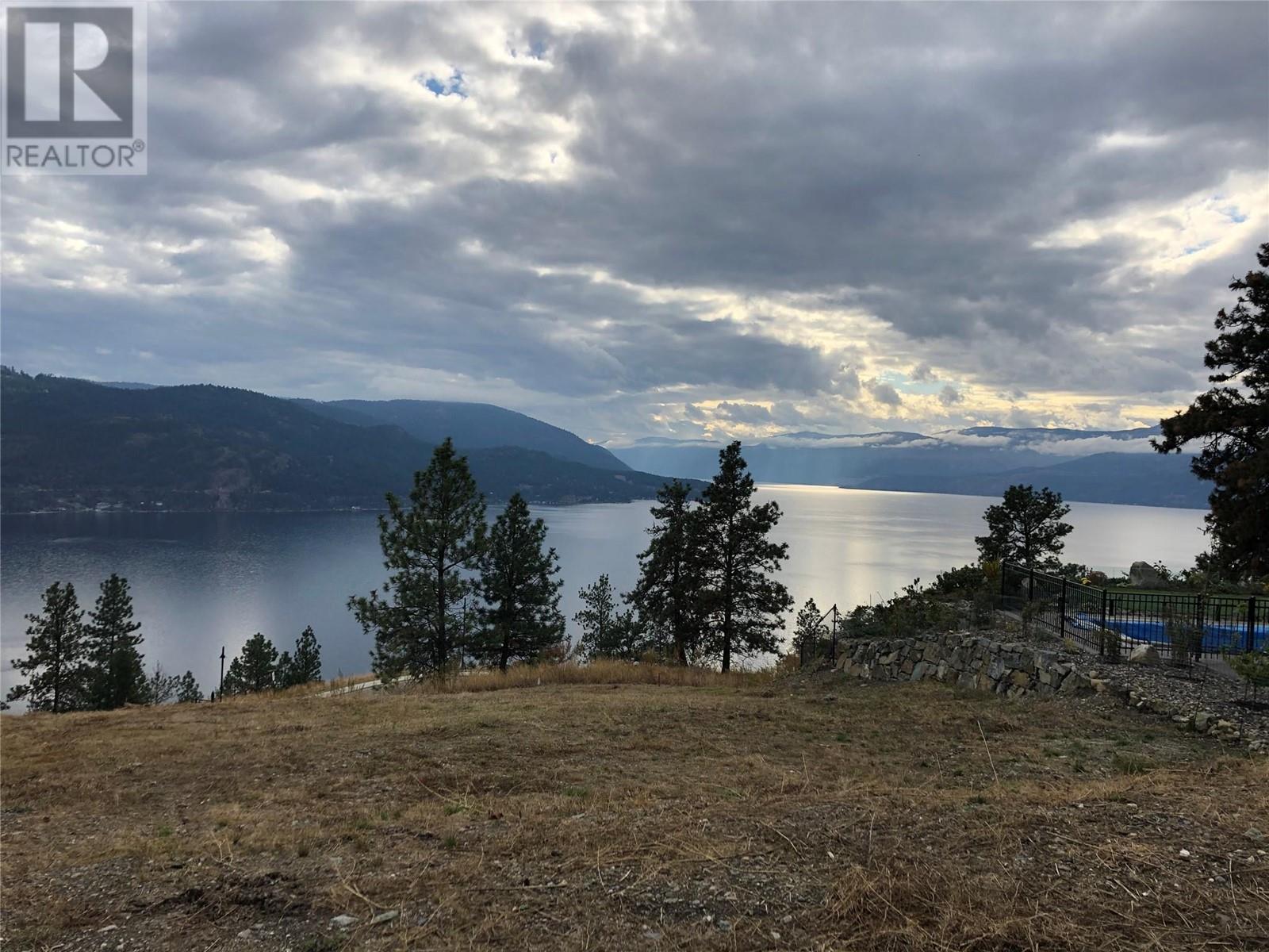  8916 Hampshire Crescent, Vernon