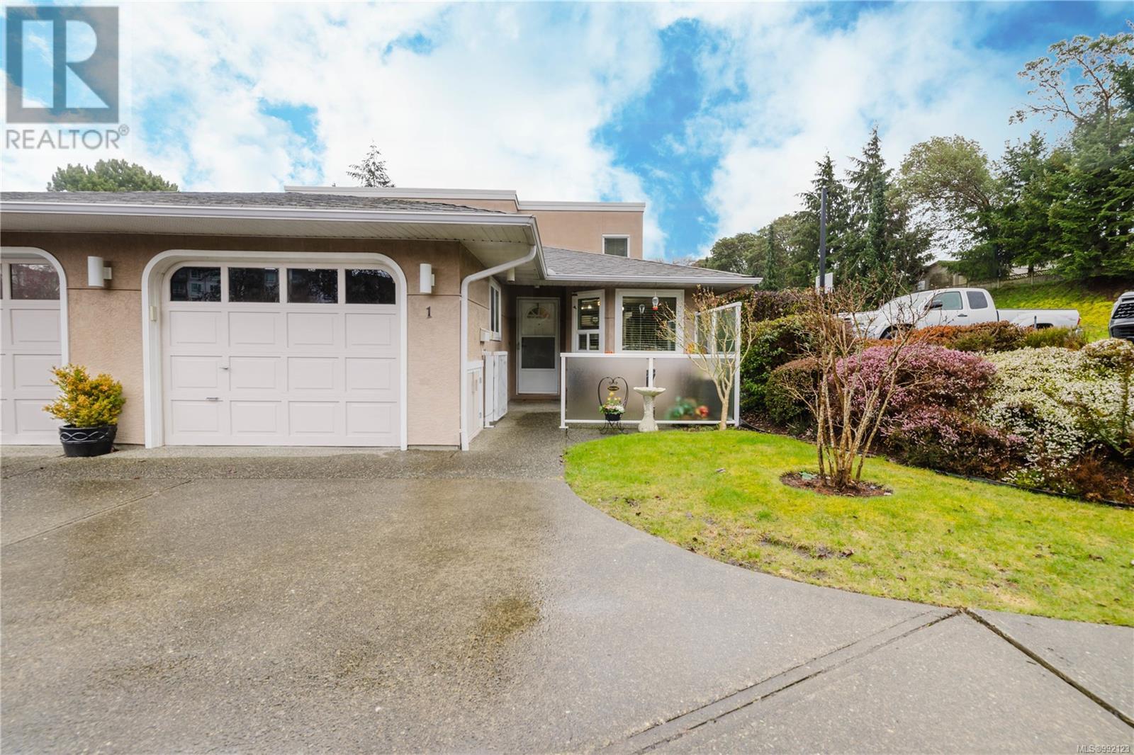 1 3049 Brittany Dr, Colwood