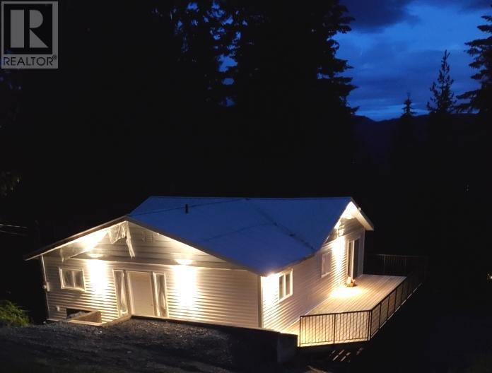 7430 Crowfoot Drive, Anglemont