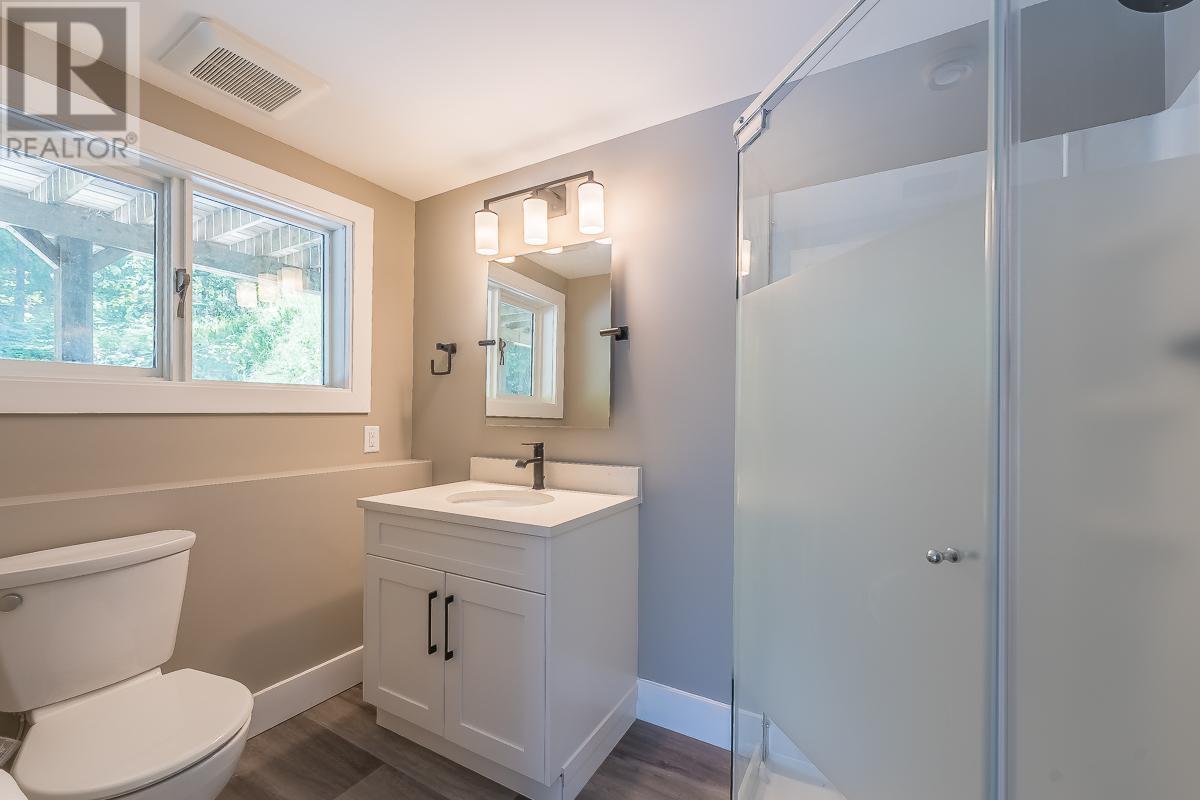 7430 Crowfoot Drive, Anglemont