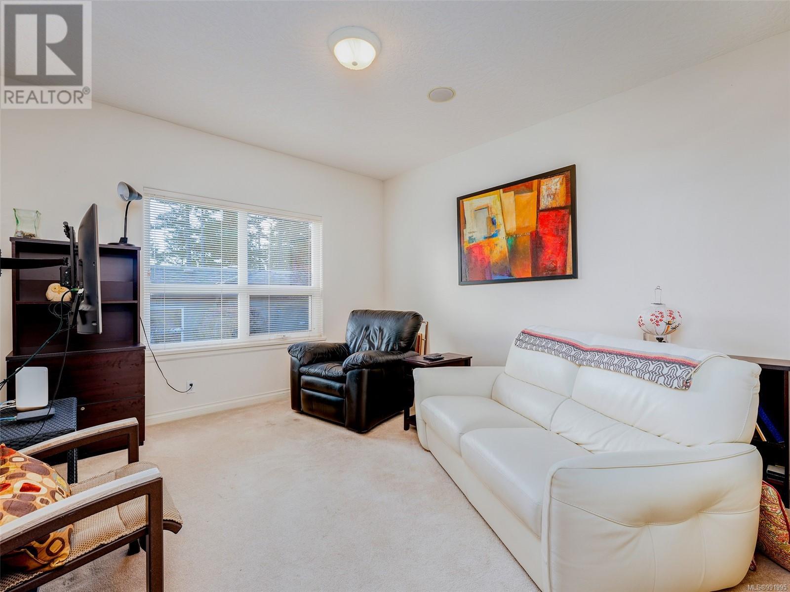 9 942 Boulderwood Rise, Saanich
