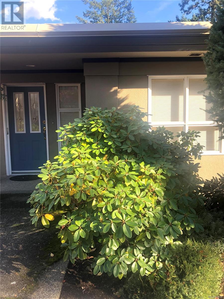 9 942 Boulderwood Rise, Saanich