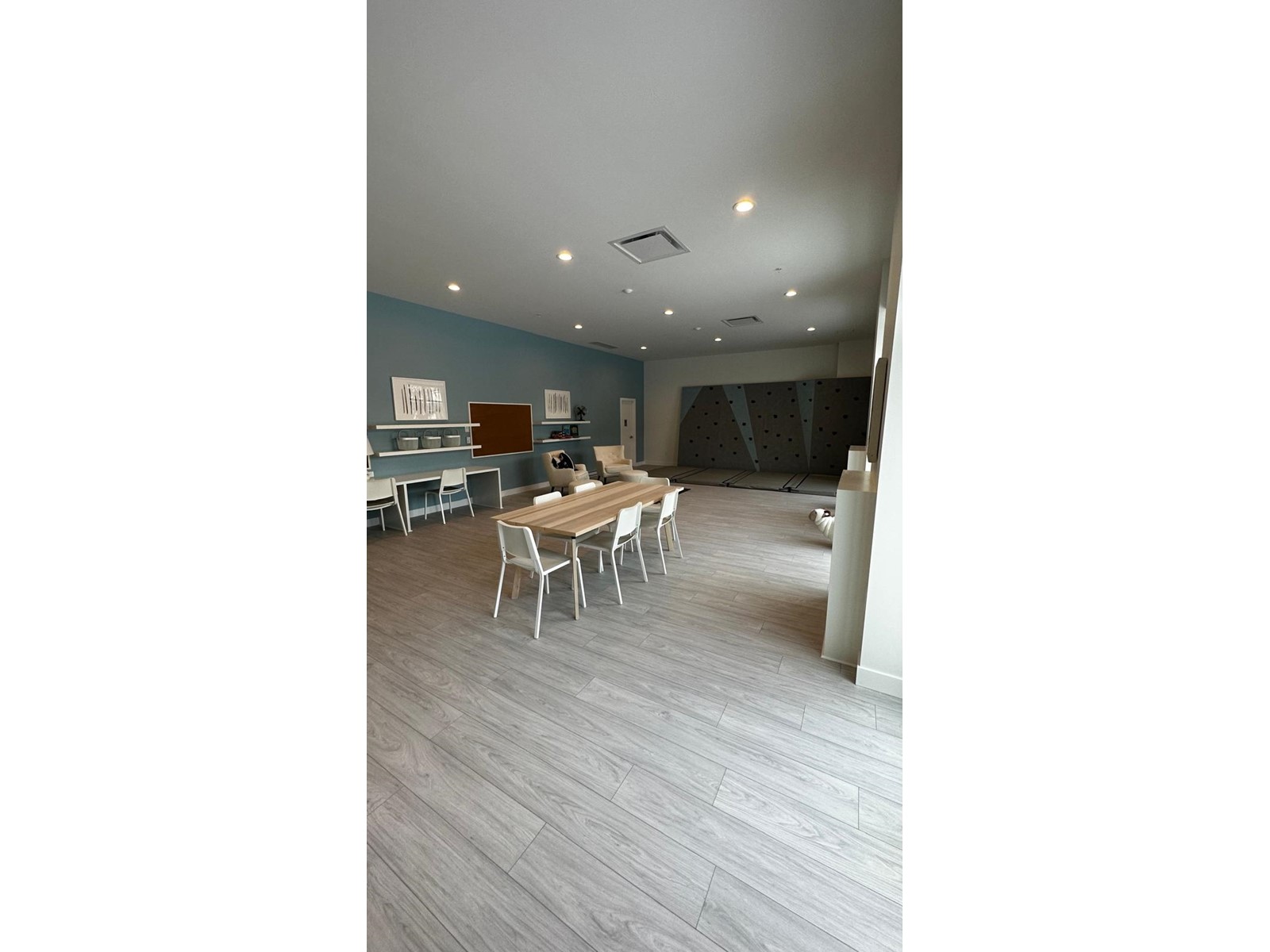 Photo 10 of 404 18811 72 Avenue, Surrey BC