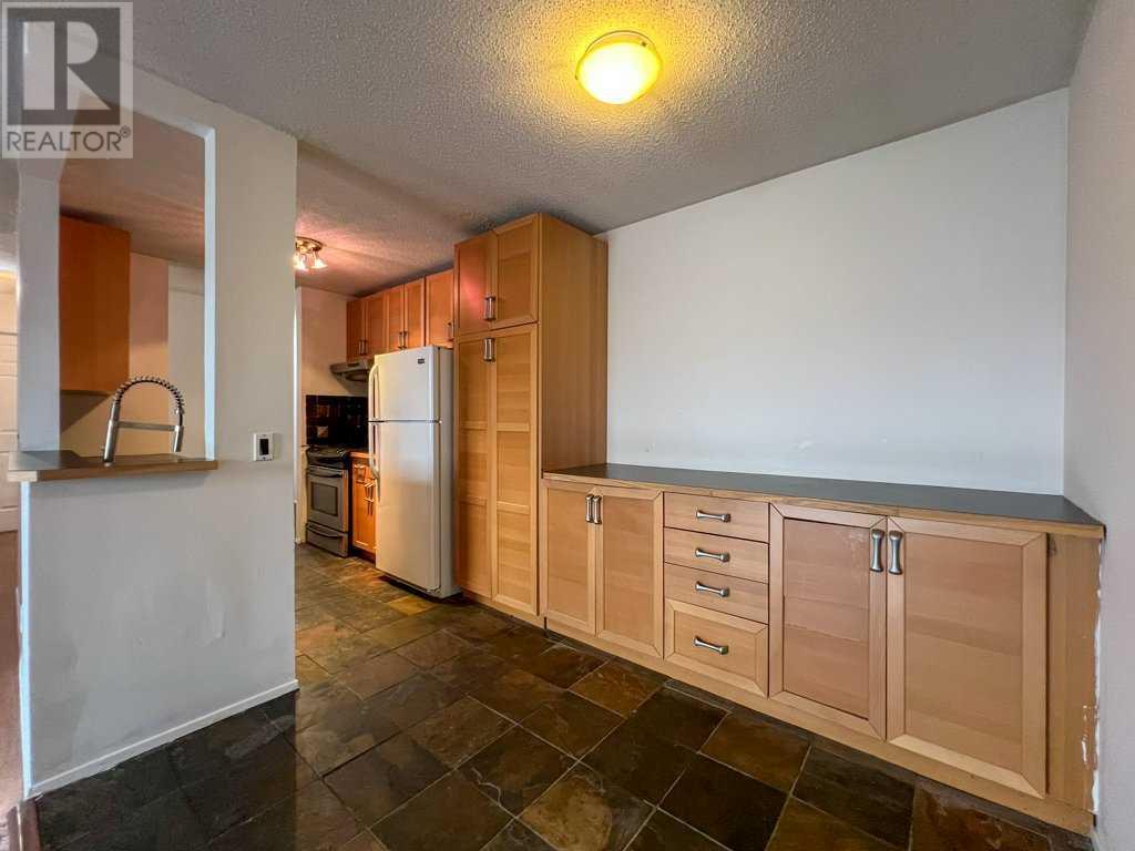 Single Family House for Sale in    Avenue SW Windsor Park Calgary 