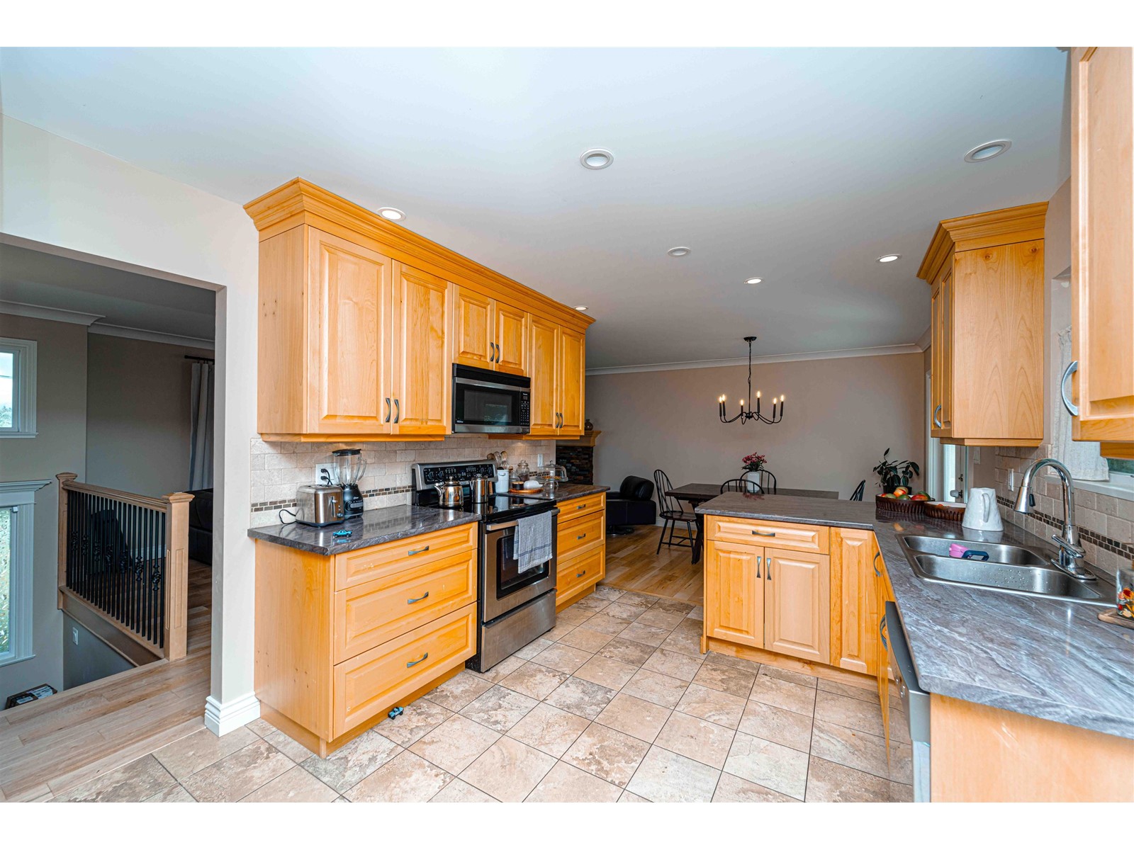 33450 HUGGINS AVENUE, Abbotsford real estate listing R2977320