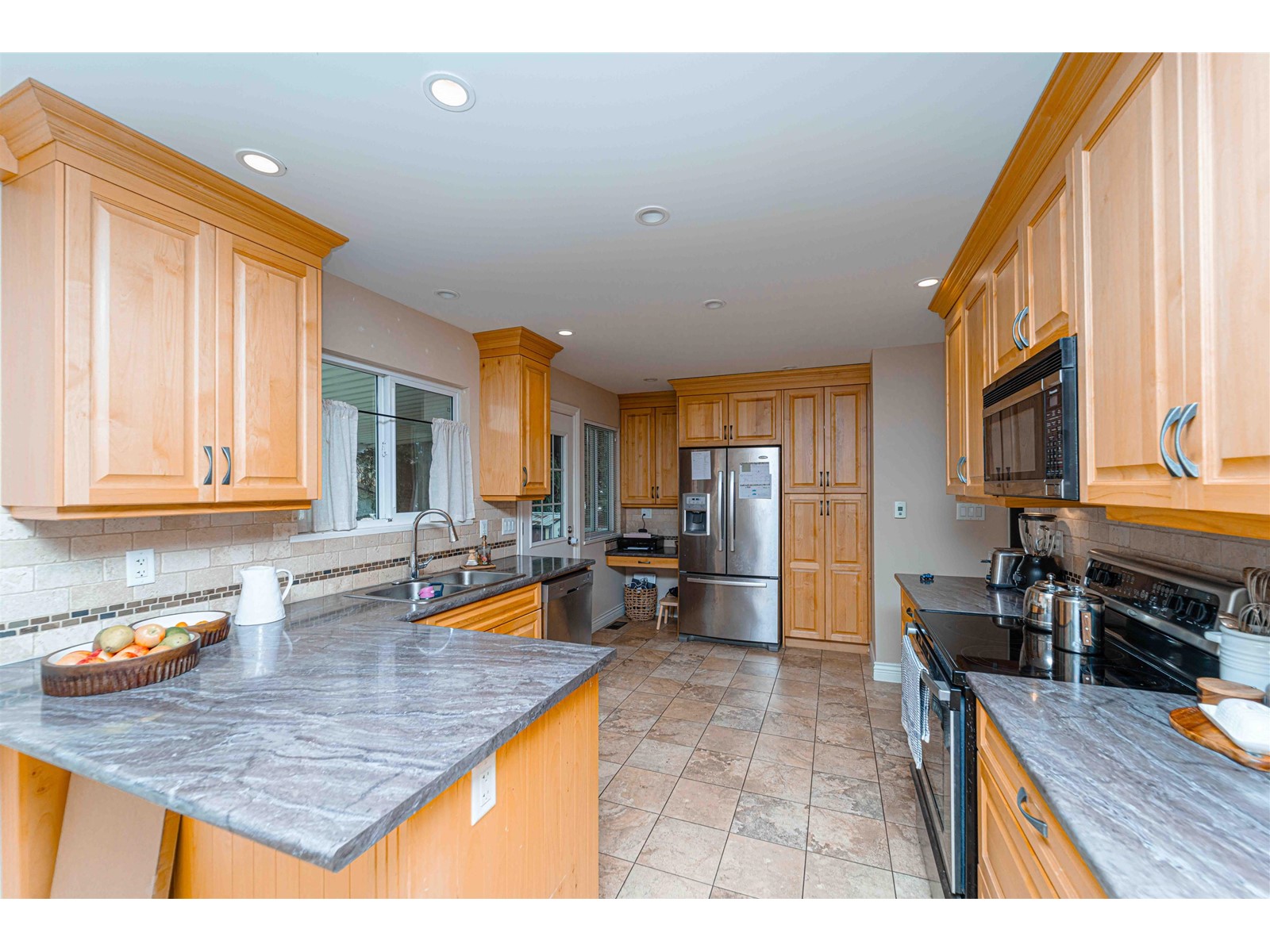 33450 HUGGINS AVENUE, Abbotsford real estate listing R2977320