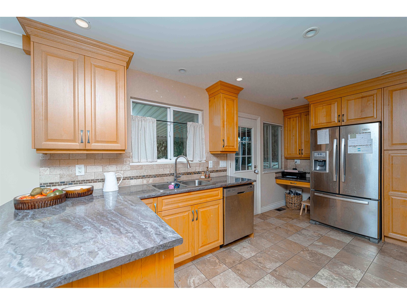 33450 HUGGINS AVENUE, Abbotsford real estate listing R2977320