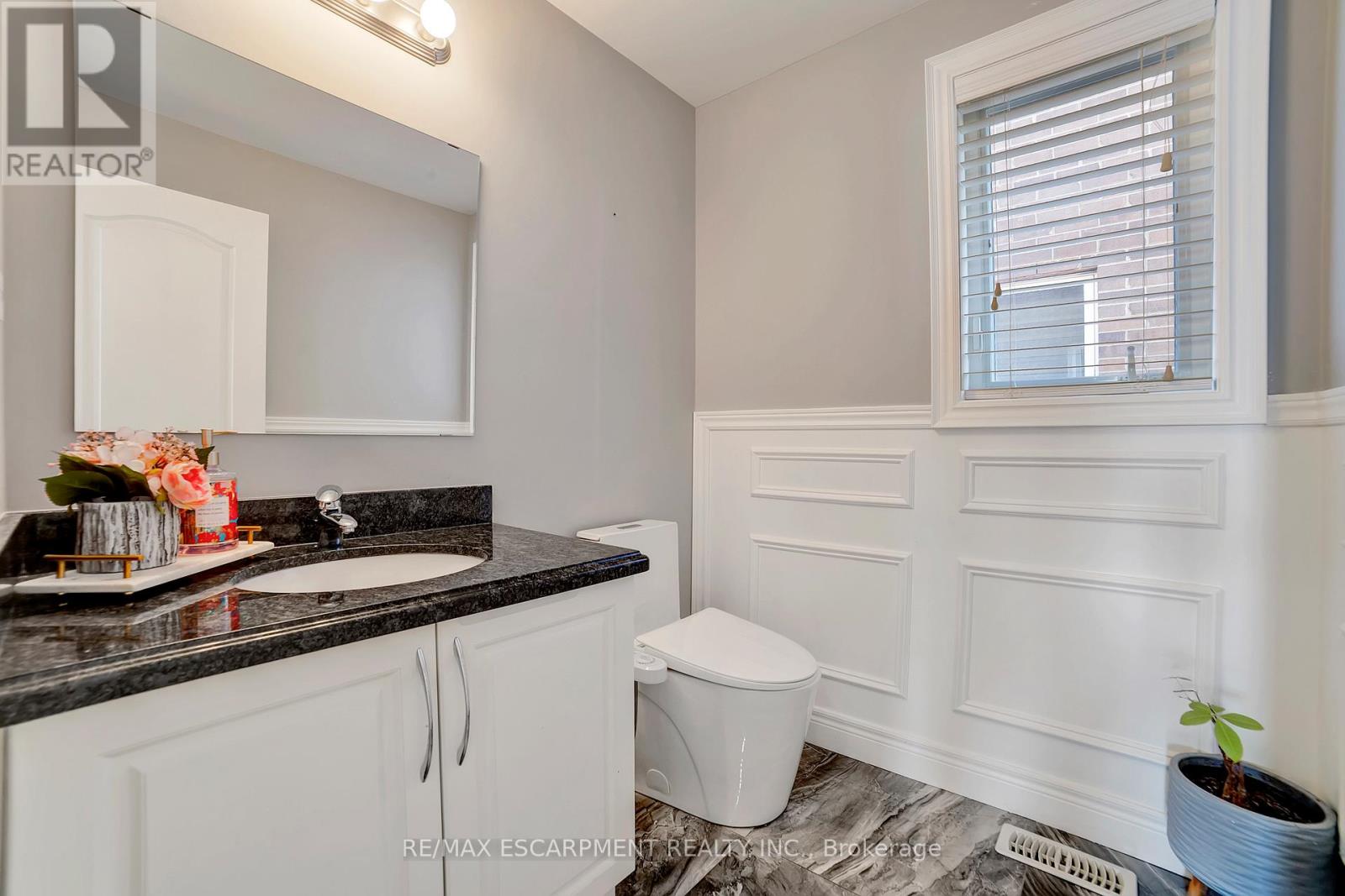 Photo 12 of 111 Vineberg Drive, Hamilton ON