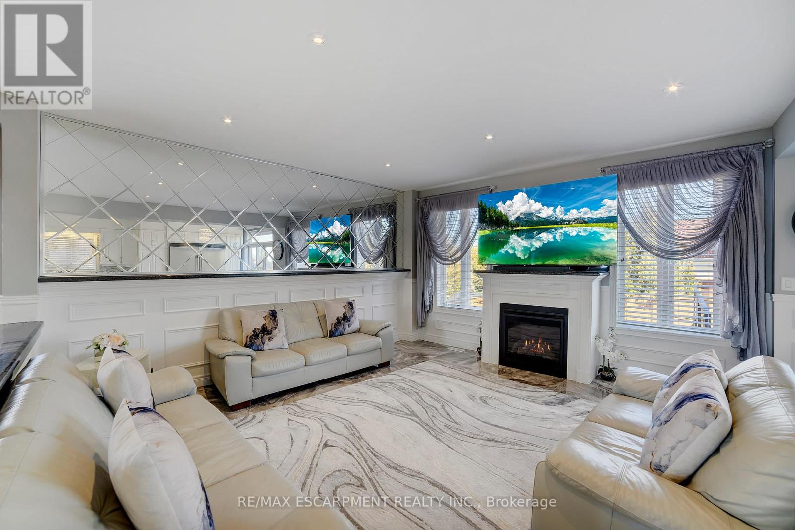 Photo 13 of 111 Vineberg Drive, Hamilton ON