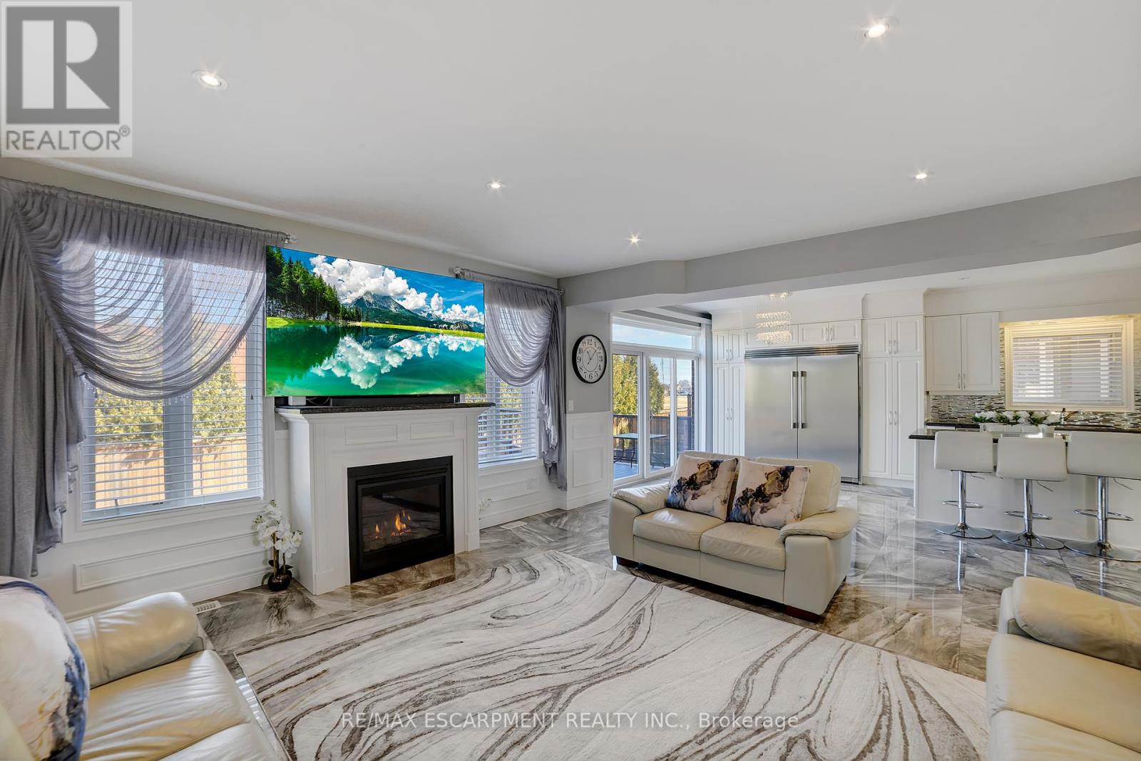 Photo 14 of 111 Vineberg Drive, Hamilton ON