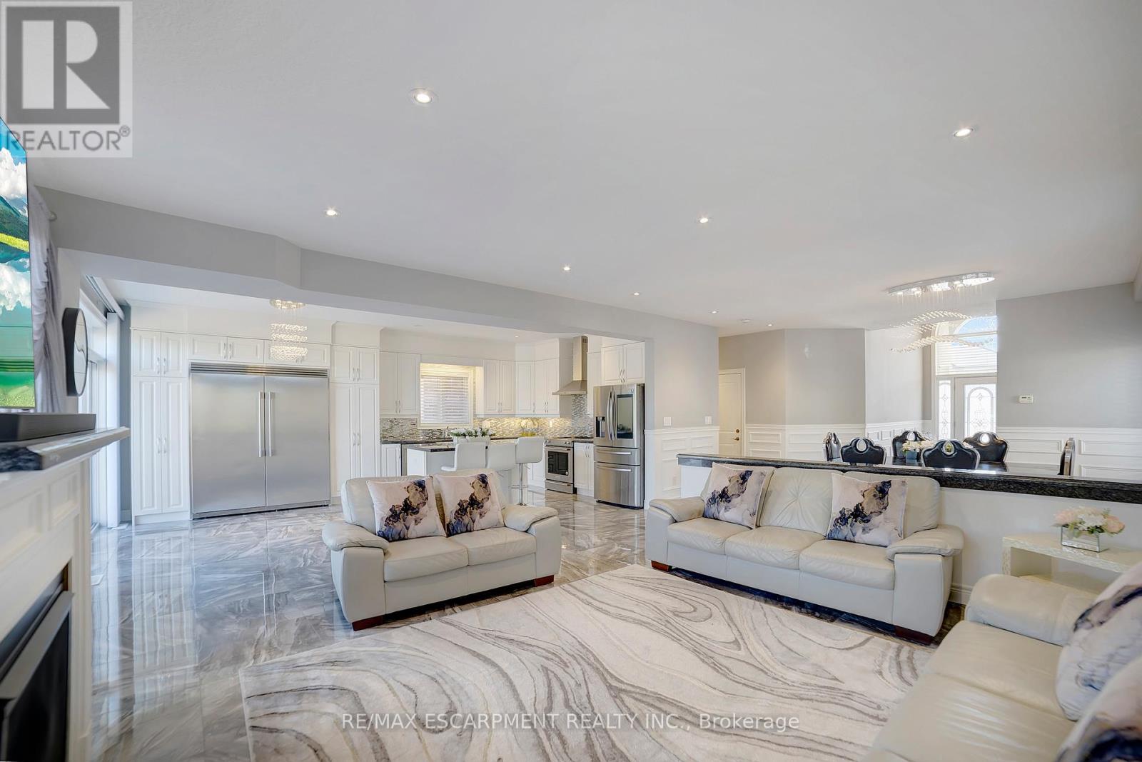 Photo 15 of 111 Vineberg Drive, Hamilton ON