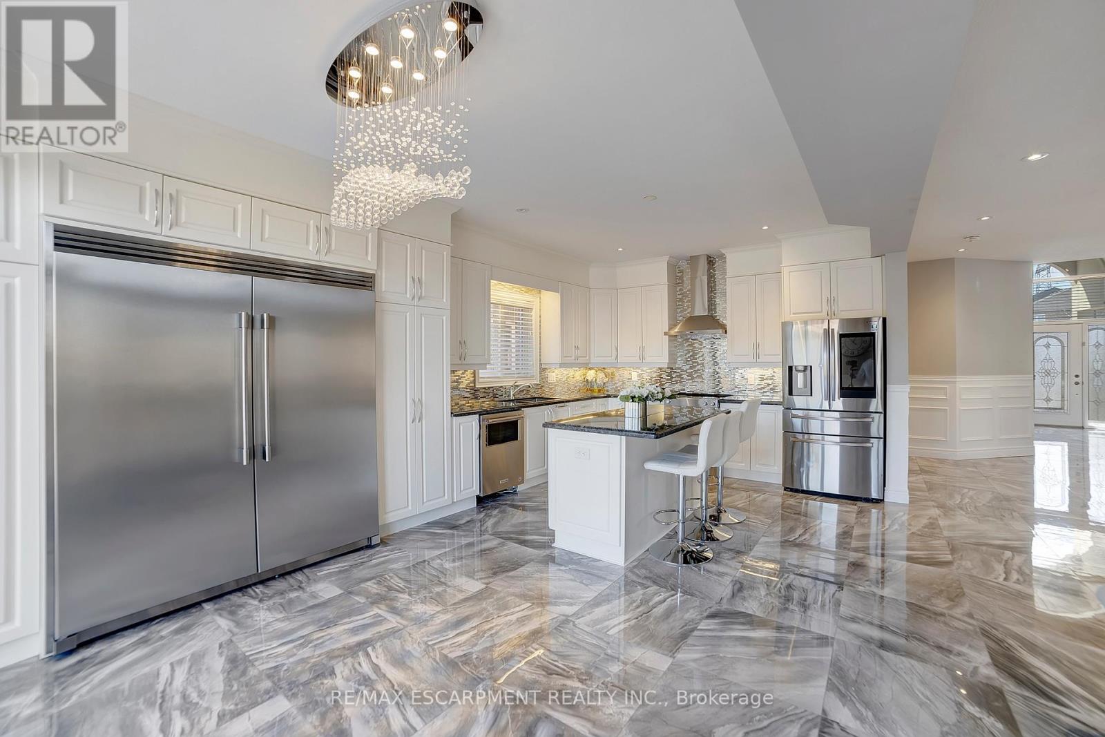 Photo 16 of 111 Vineberg Drive, Hamilton ON