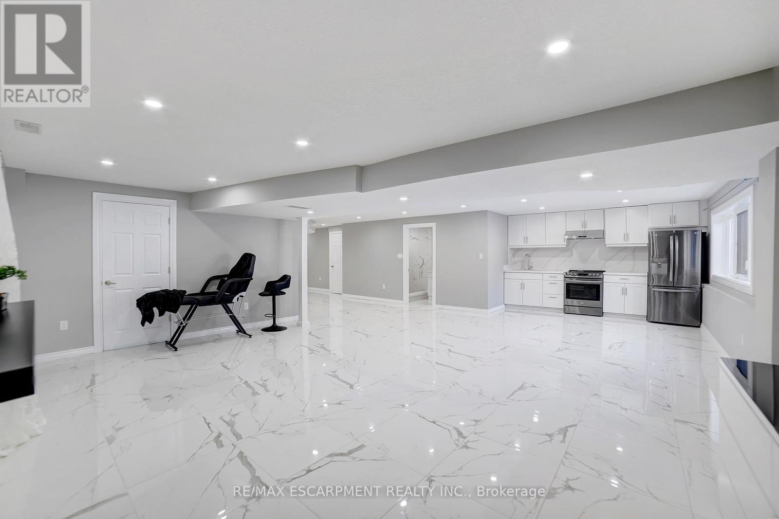 Photo 25 of 111 Vineberg Drive, Hamilton ON