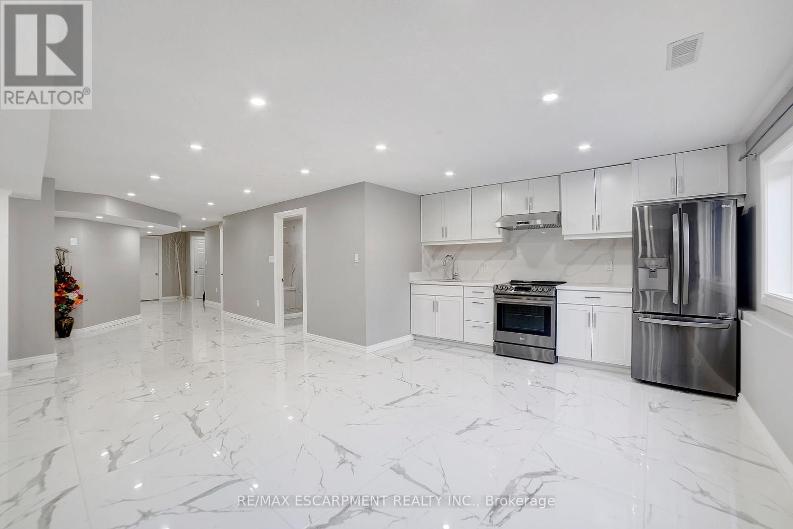 Photo 26 of 111 Vineberg Drive, Hamilton ON