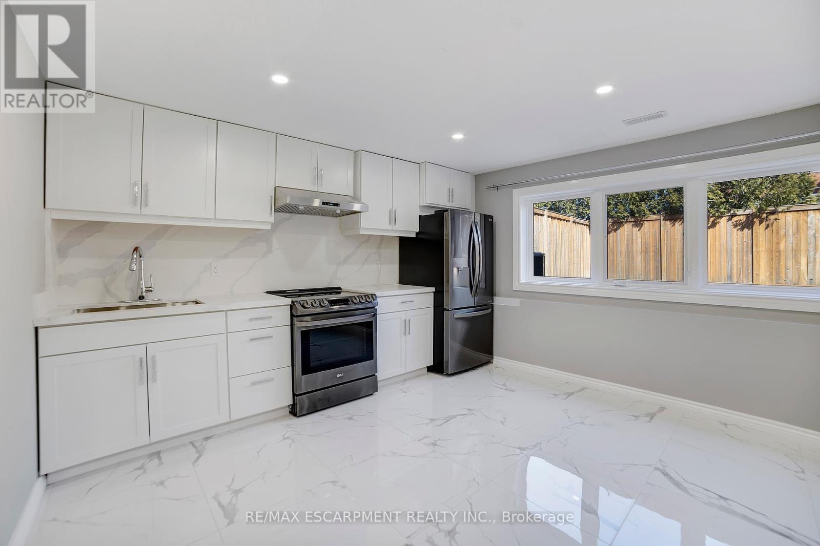 Photo 27 of 111 Vineberg Drive, Hamilton ON