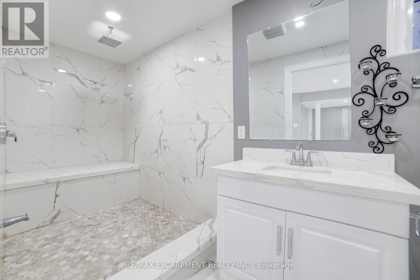 Photo 29 of 111 Vineberg Drive, Hamilton ON