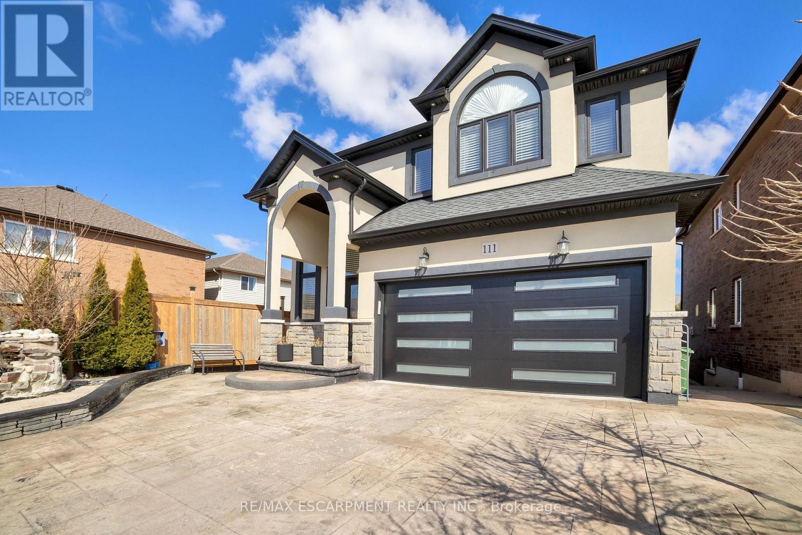 Photo 3 of 111 Vineberg Drive, Hamilton ON