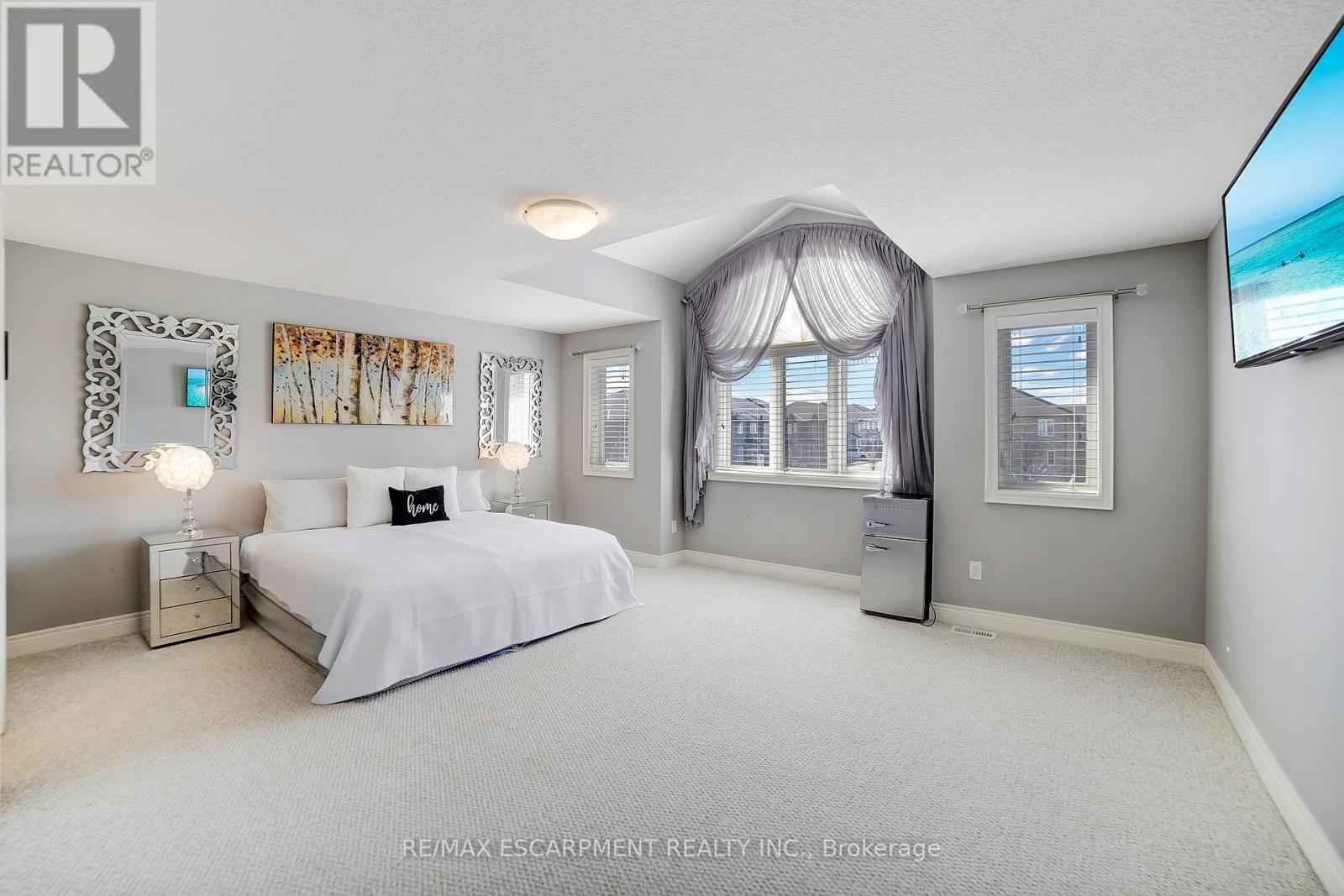 Photo 32 of 111 Vineberg Drive, Hamilton ON