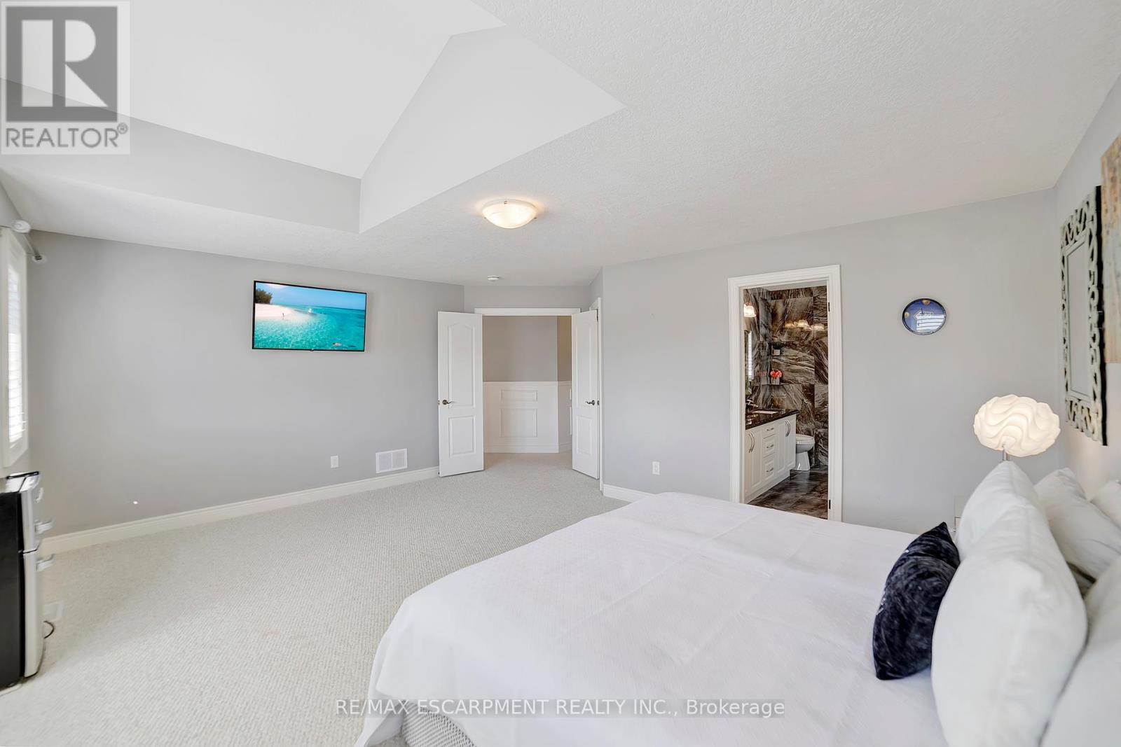 Photo 34 of 111 Vineberg Drive, Hamilton ON