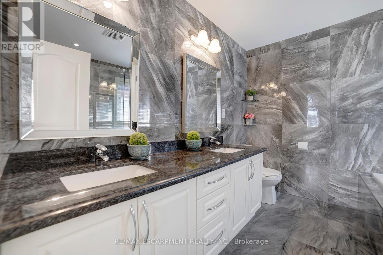 Photo 35 of 111 Vineberg Drive, Hamilton ON