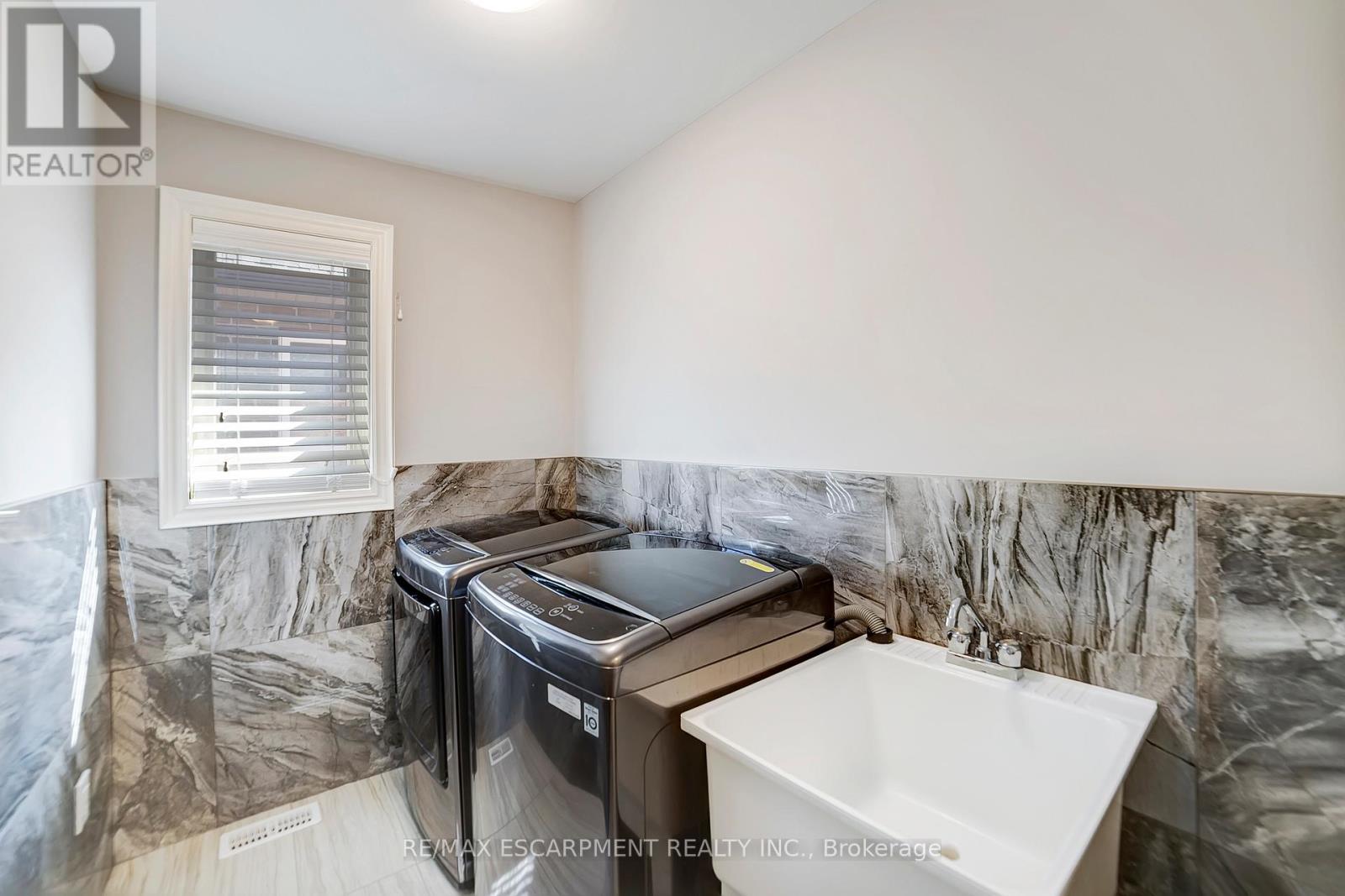 Photo 39 of 111 Vineberg Drive, Hamilton ON