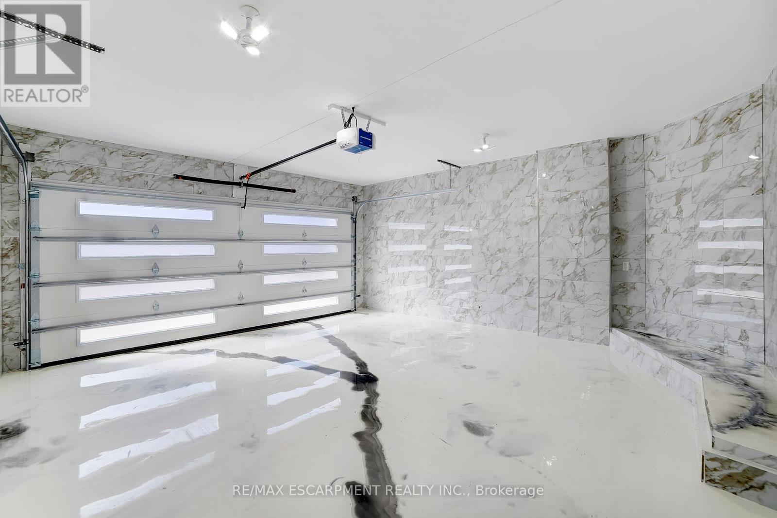 Photo 5 of 111 Vineberg Drive, Hamilton ON