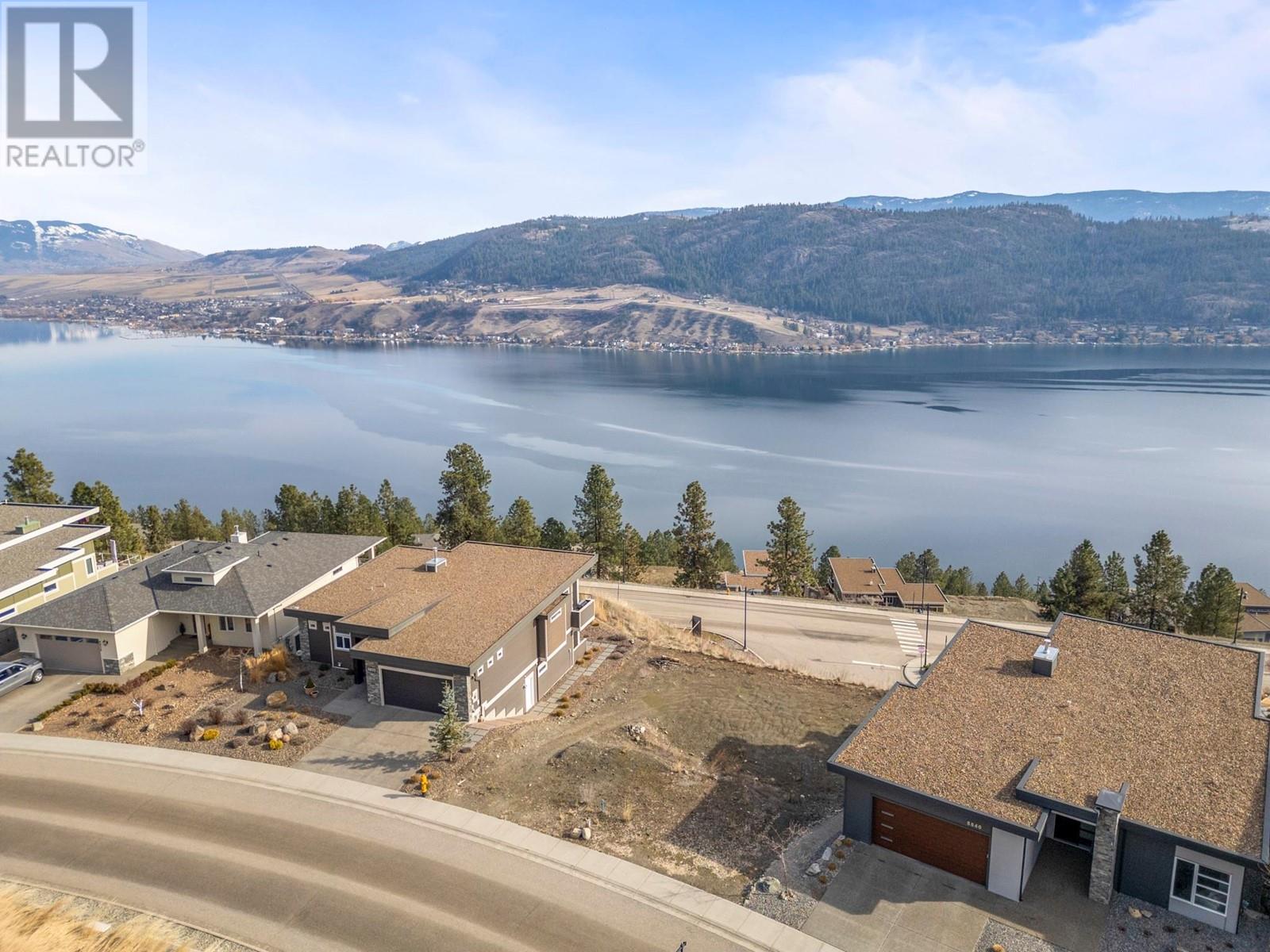 8836 Hampshire Crescent, Vernon