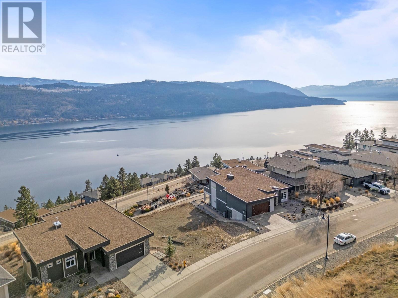 8836 Hampshire Crescent, Vernon