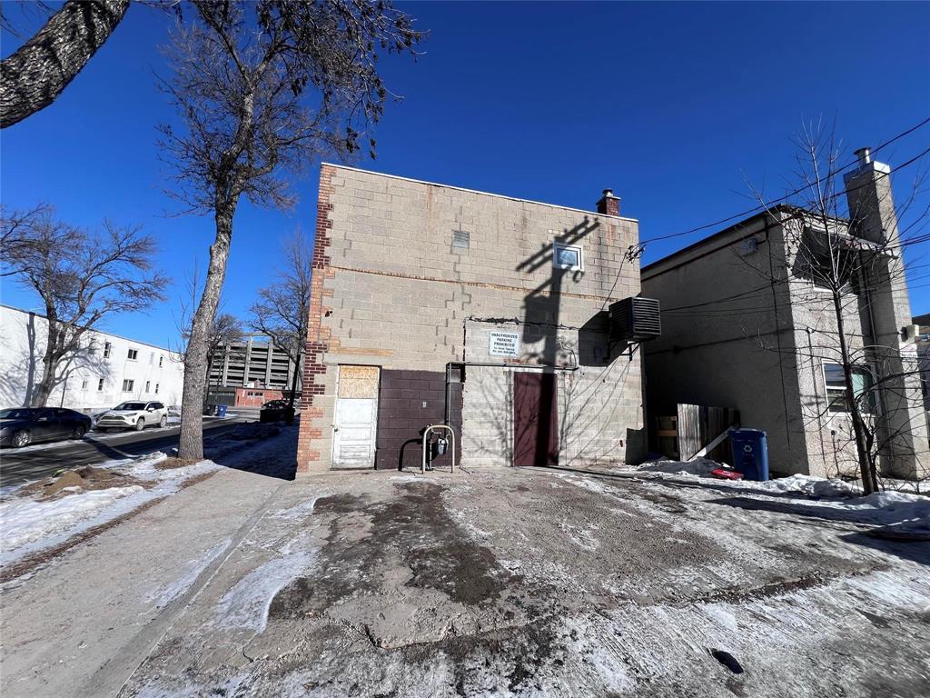 Photo 5 of 787 Toronto Street, Winnipeg MB