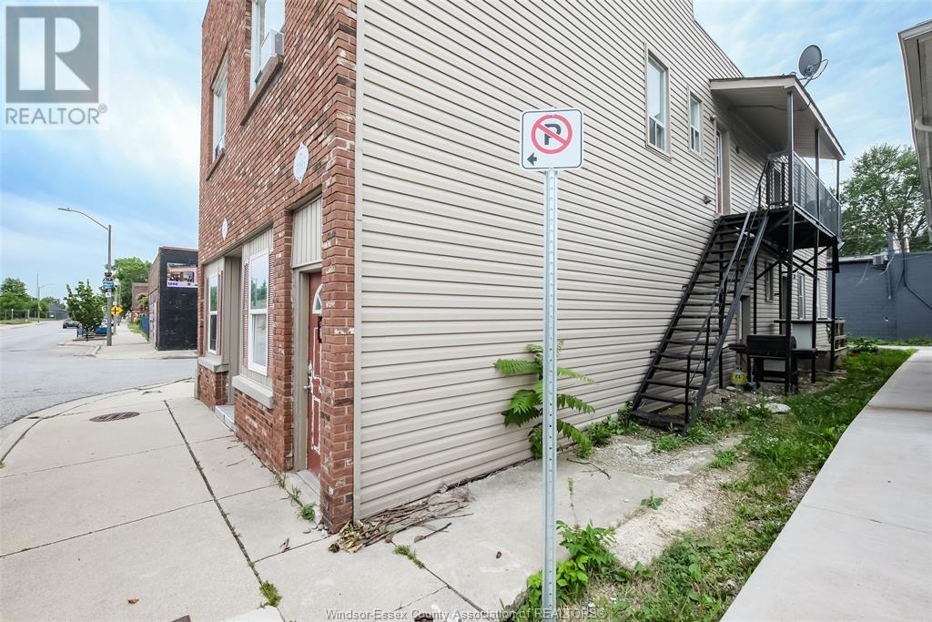 Photo 3 of 1195 97 Drouillard Road, Windsor ON
