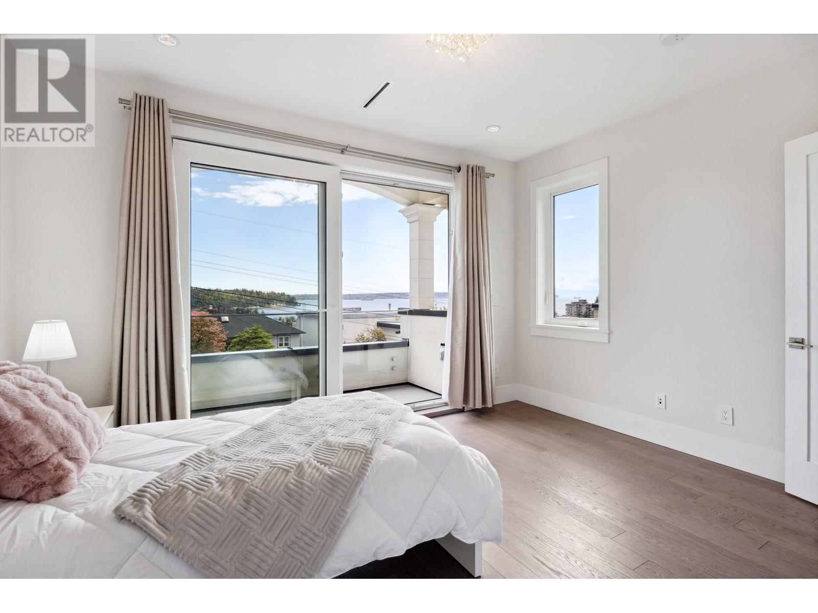 1115 FULTON AVENUE, West Vancouver