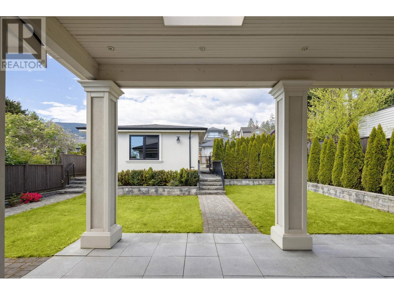 1115 FULTON AVENUE, West Vancouver