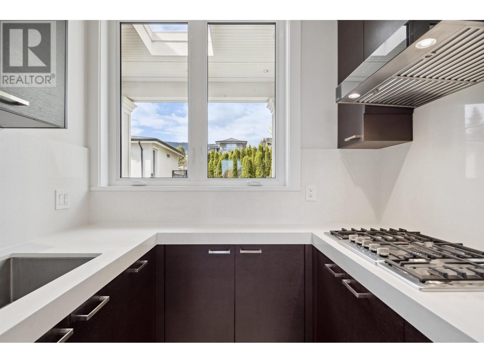 1115 FULTON AVENUE, West Vancouver