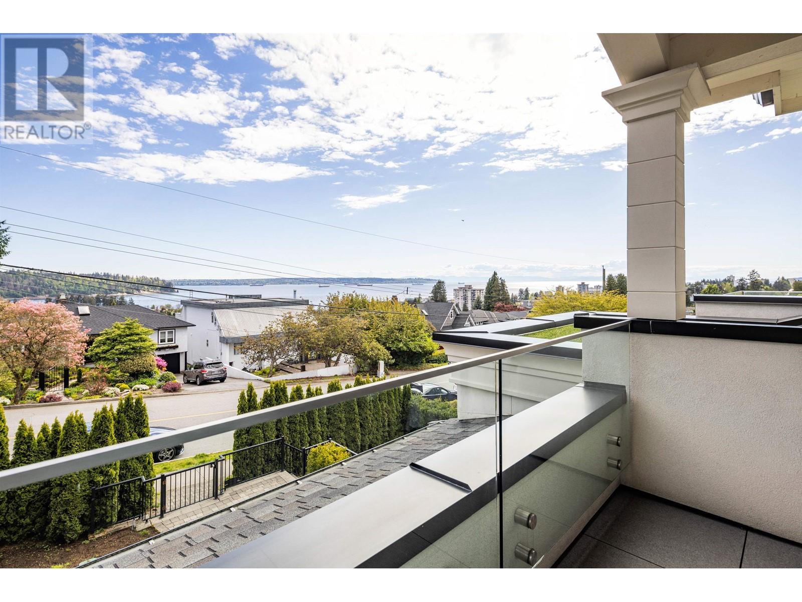 1115 FULTON AVENUE, West Vancouver
